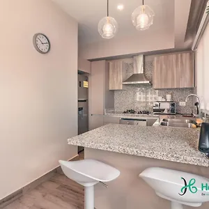 Regatta Living Ii With Breakfast Included! - 502 Apartment