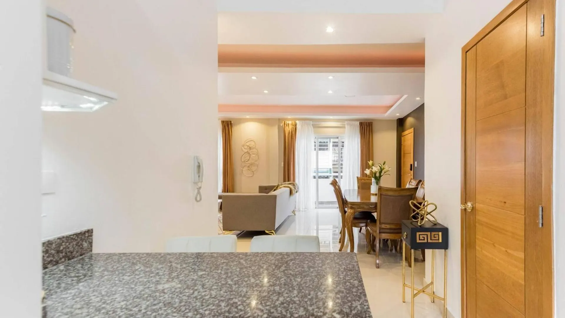 Upscale 3 Bedroom Apartment For Family Or Friends Stay Los Prados